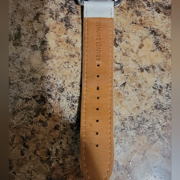 GUESS UNISEX SPORTY SILVER TONE, GENUINE WHITE LEATHER BAND,FLASHY WATCH-G66527L - Picture 7 of 9